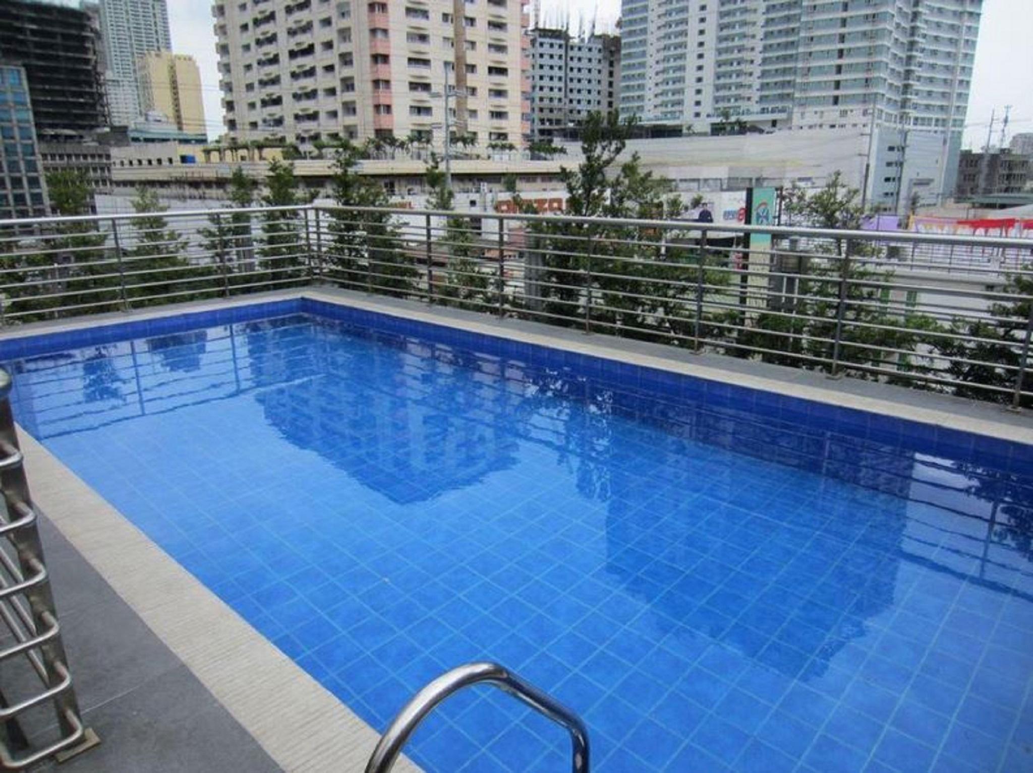 โรงแรมเฮรัลด์สวีท  Makati City ภายนอก รูปภาพ