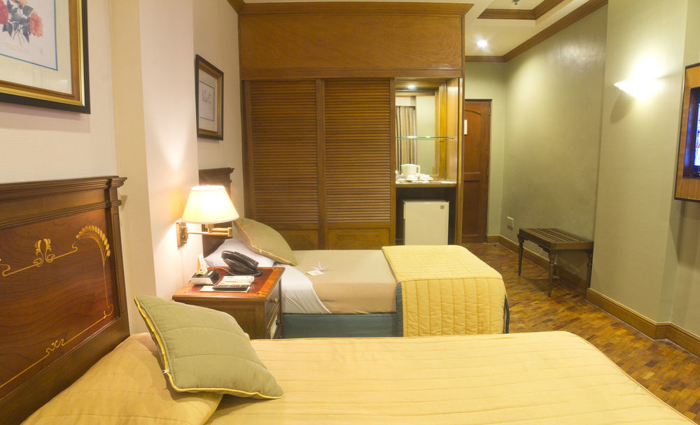 โรงแรมเฮรัลด์สวีท  Makati City ภายนอก รูปภาพ