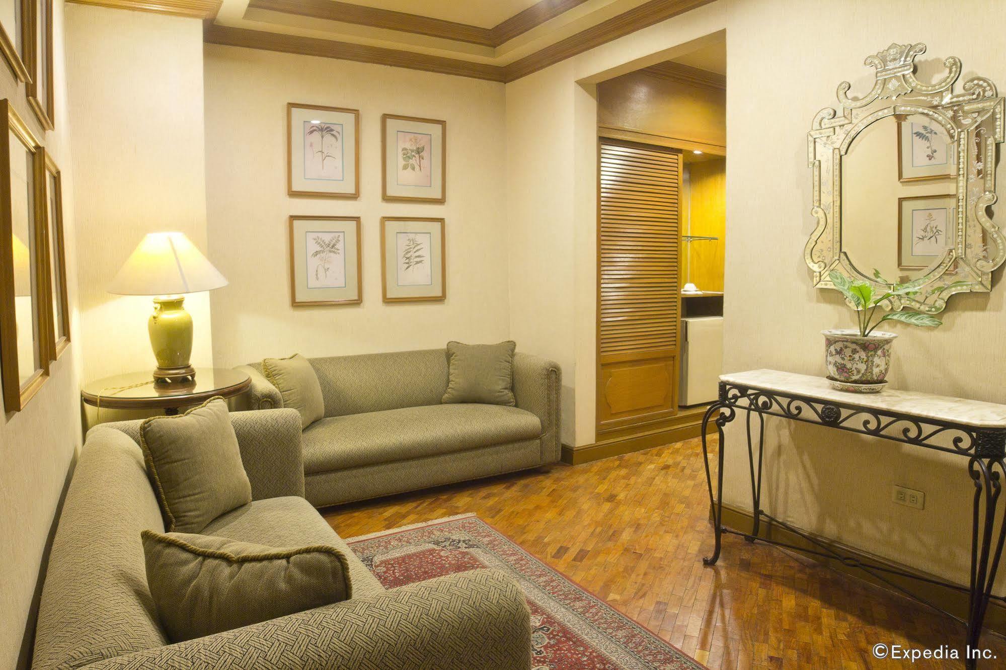 โรงแรมเฮรัลด์สวีท  Makati City ภายนอก รูปภาพ